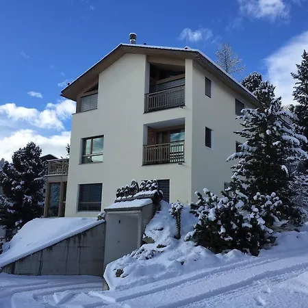 Chesa Guardamunt Apartment