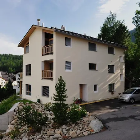 Chesa Guardamunt Apartment *