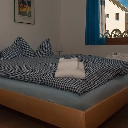 Chesa Guardamunt Apartment *